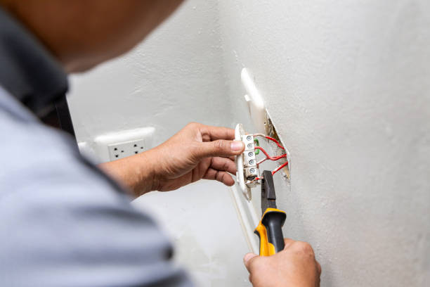 Best Affordable Electrician  in Como, WI